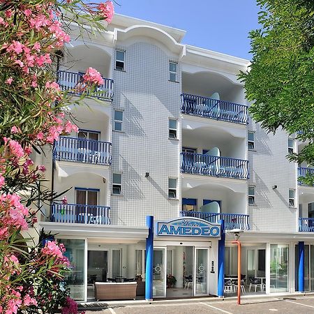 Hotel Amedeo Misano Adriatico Kültér fotó